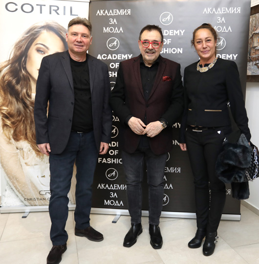 Предизвикателен ревю-спектакъл: модата като съблазън