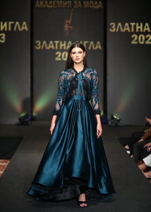 Впечатляващи предложения на ревю-спектакъла на „Златна игла 2023“