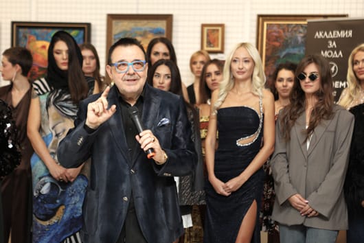 Академията за мода постави акцента върху градския шик