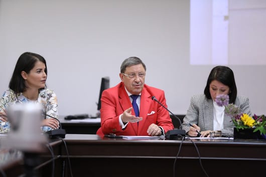 Проф. д.н. Любомир Стойков бе награден с медал на УНСС за своите образователни и научни приноси 
